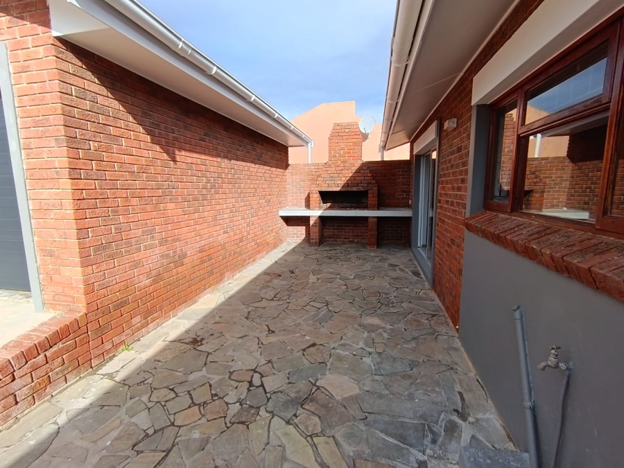 3 Bedroom Property for Sale in Heiderand Western Cape